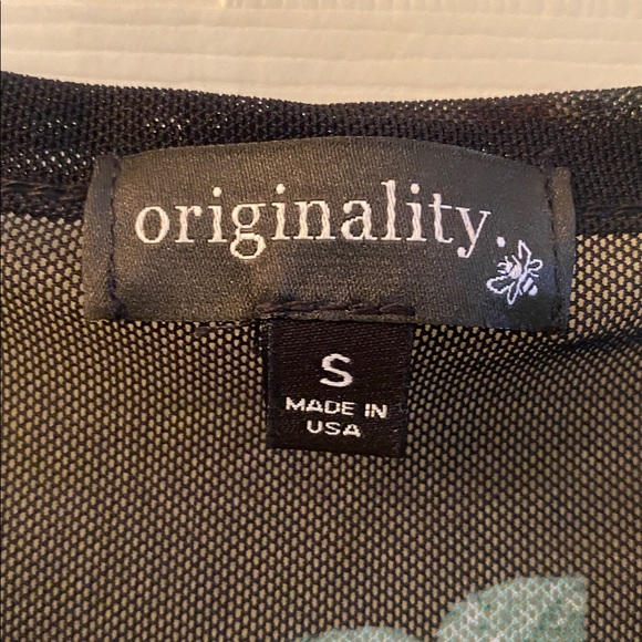 Originality Black Floral Sunflower Mesh Crop Top - Picture 10 of 11